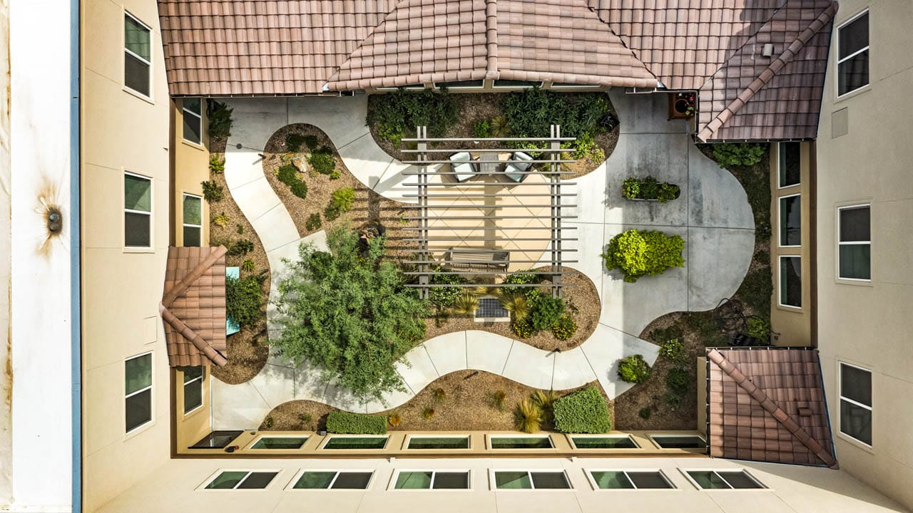 The courtyard at The Watermark at Continental Ranch.