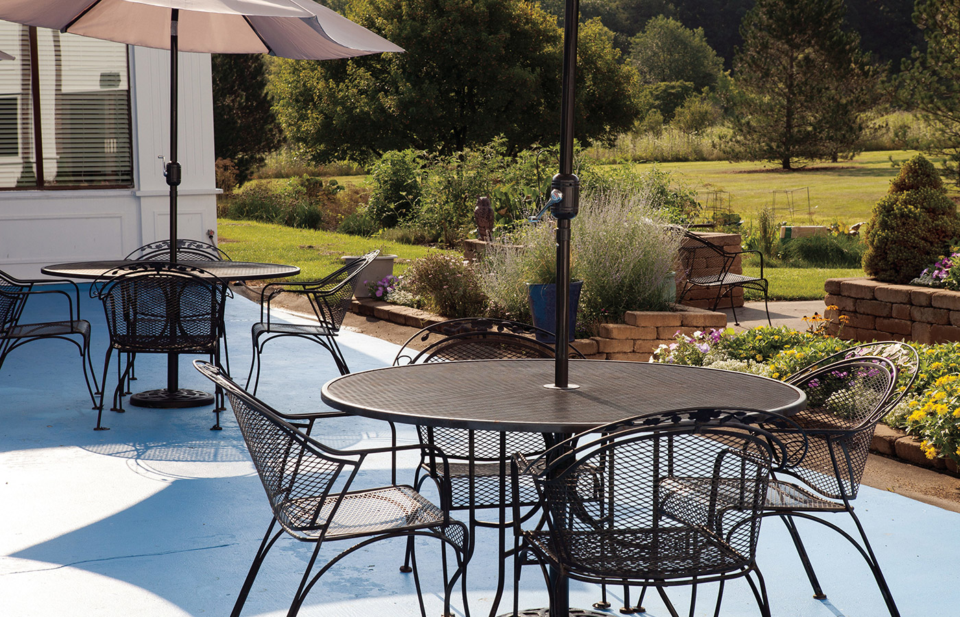 A patio area outside of The Fountains at Crystal Lake.