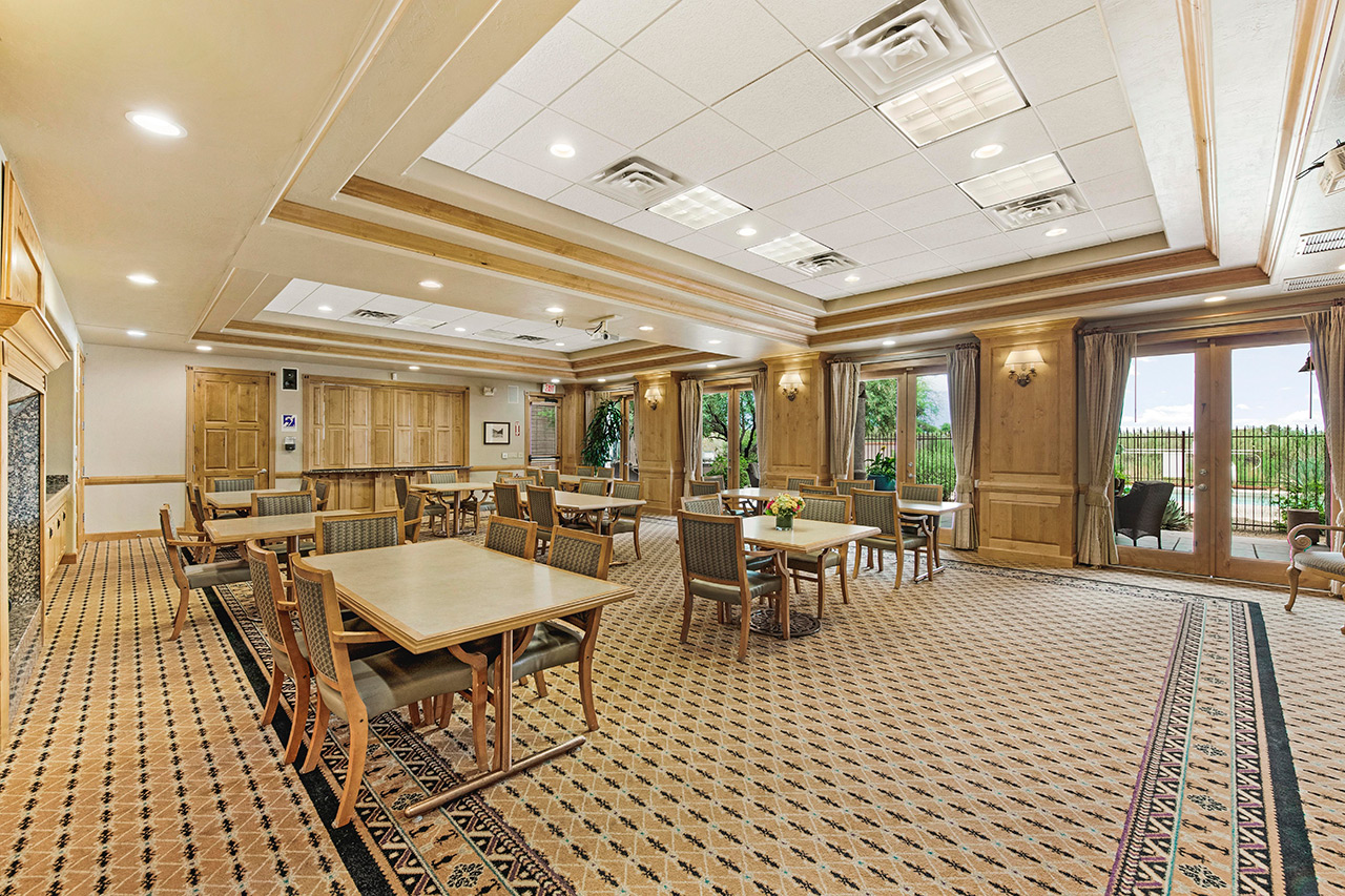 A dining area at The Fountains at La Cholla.