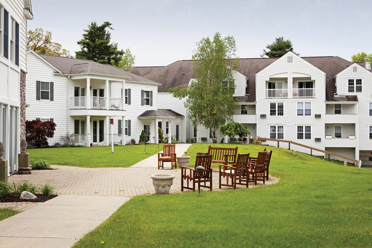 The Fountains at Millbrook courtyard with seating area.