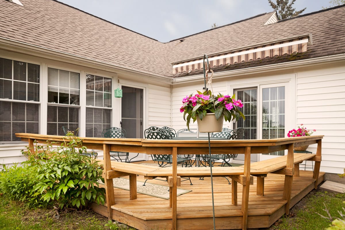 The Fountains at Millbrook cottage deck.