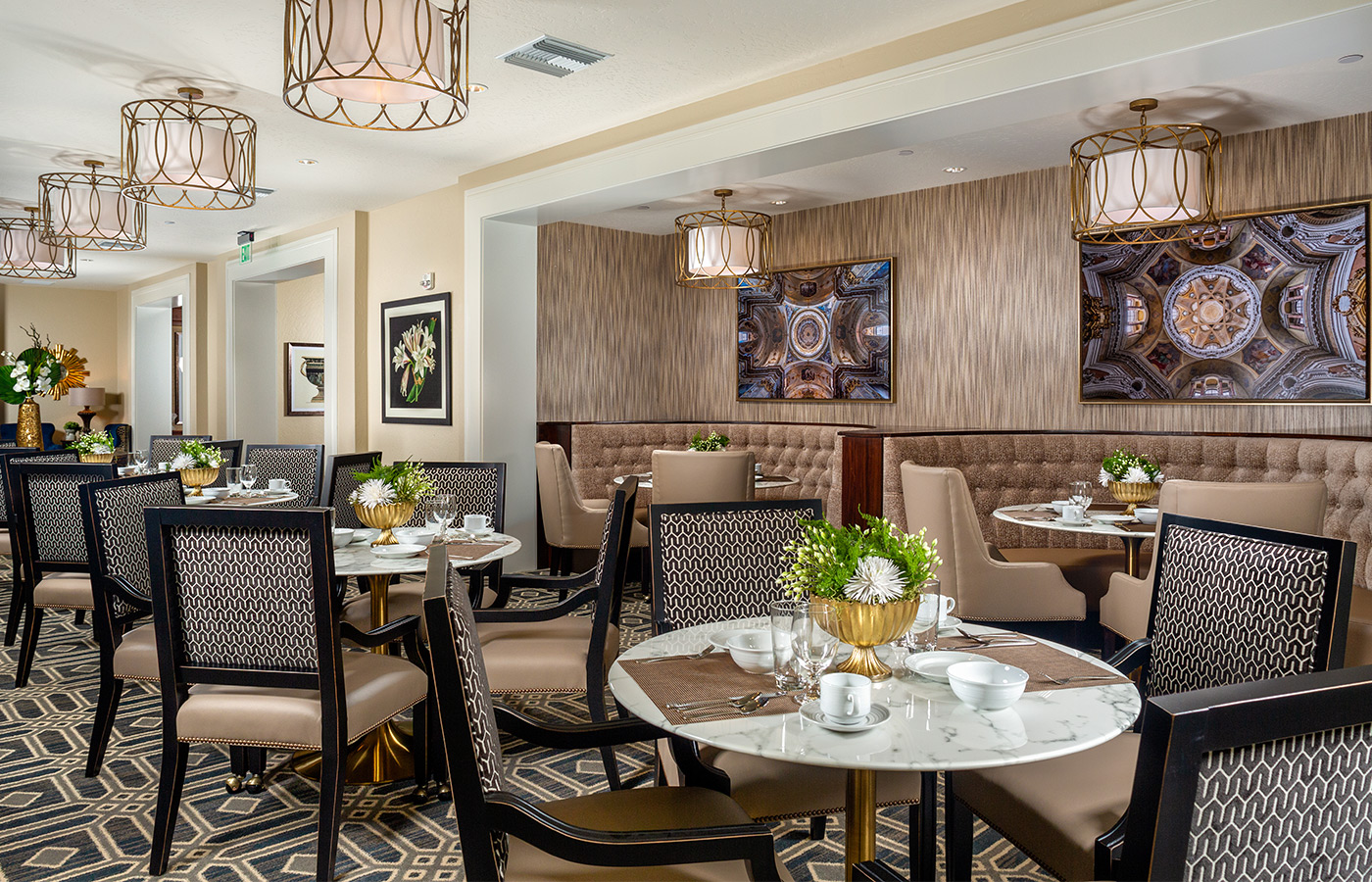 A dining room with tables.