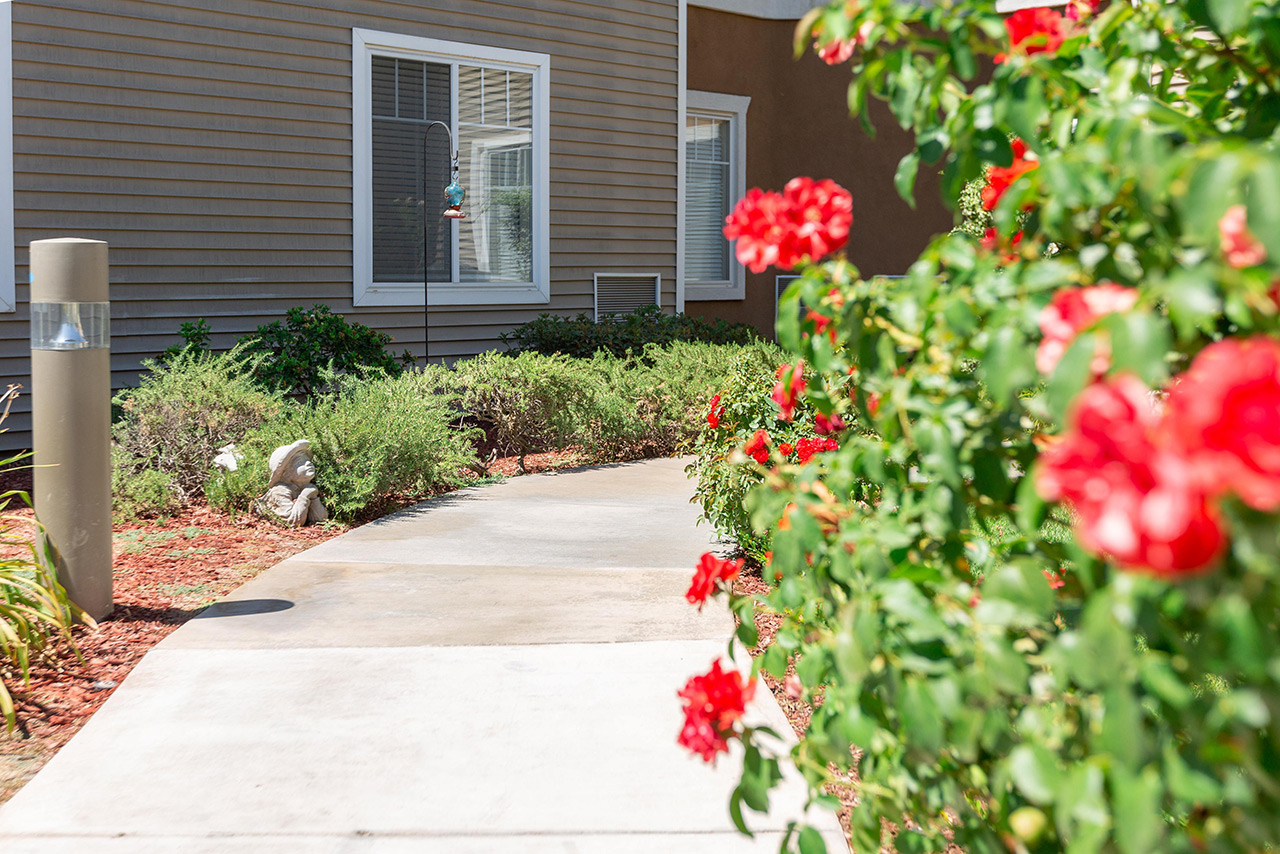 The courtyard at Raincross at Riverside.