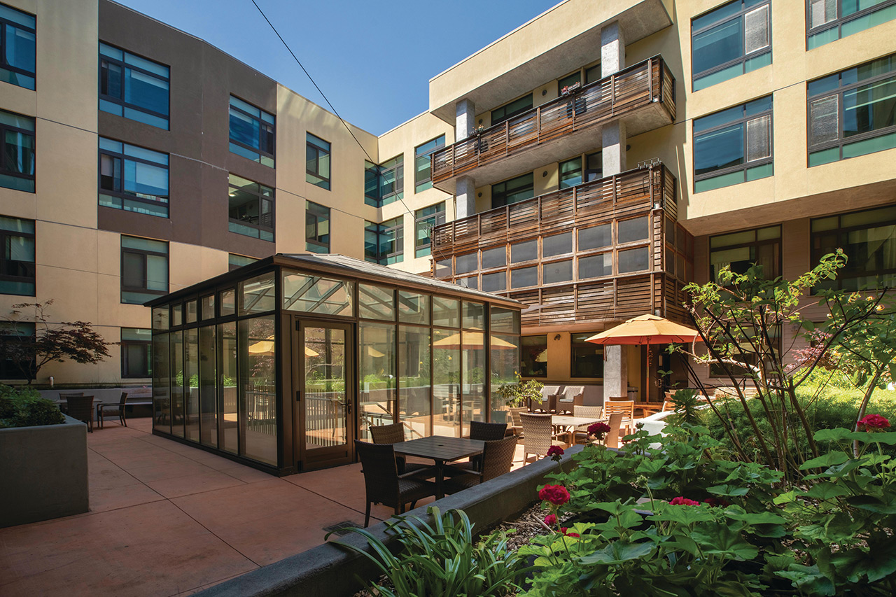 The Watermark By The Bay patio with garden.