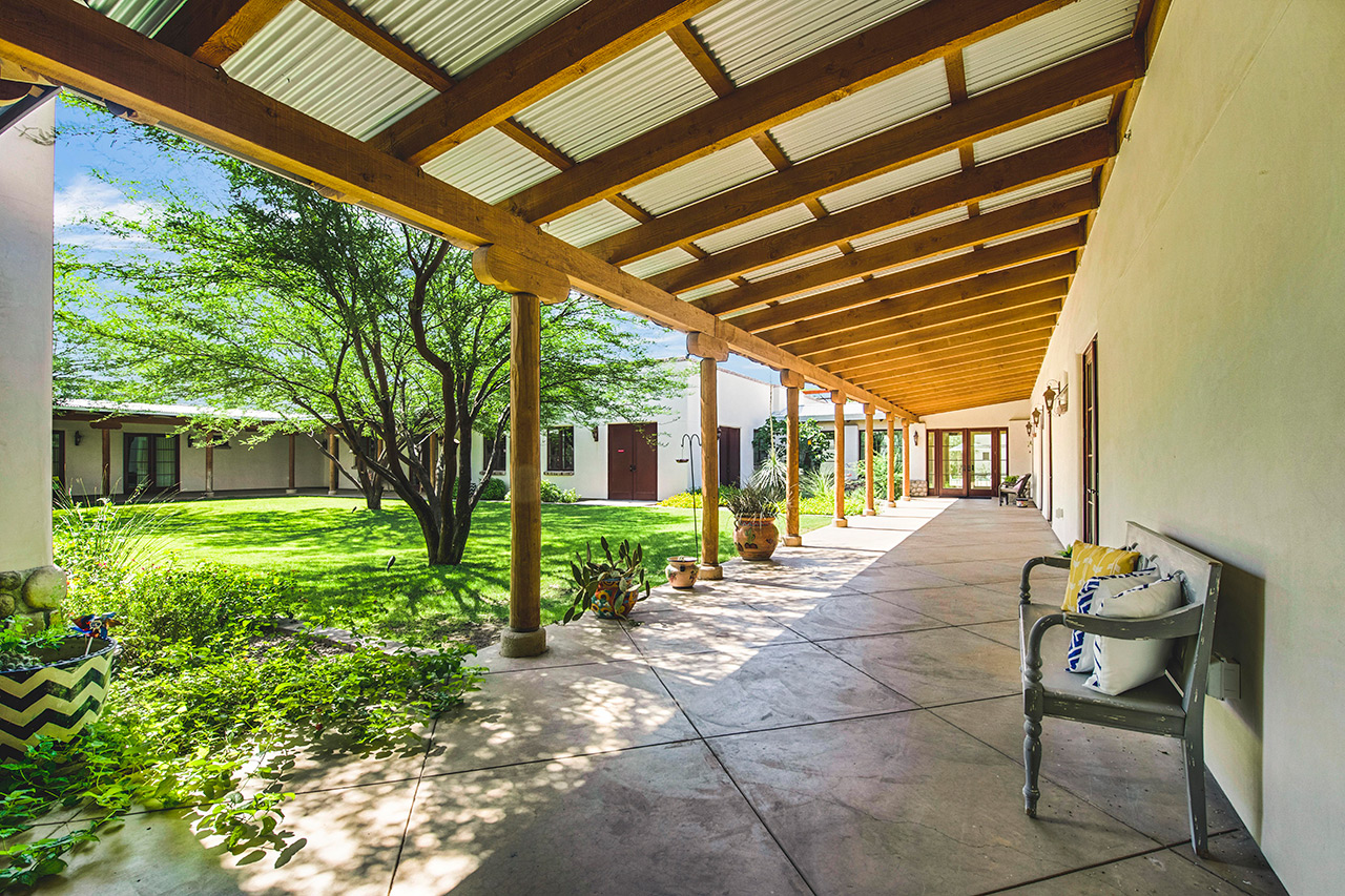 The Hacienda at the River courtyard.