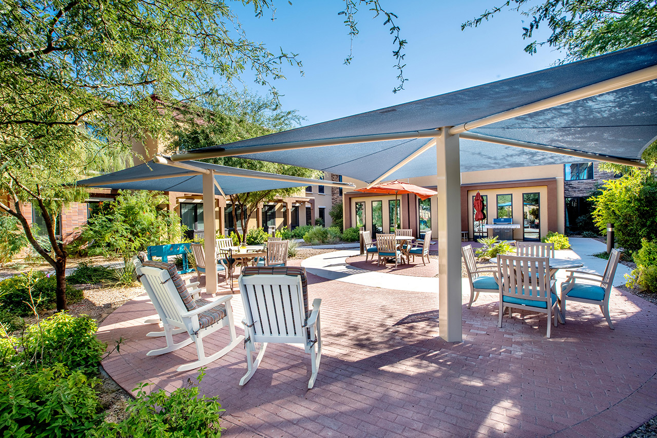 The patio area at The Watermark at Oro Valley.