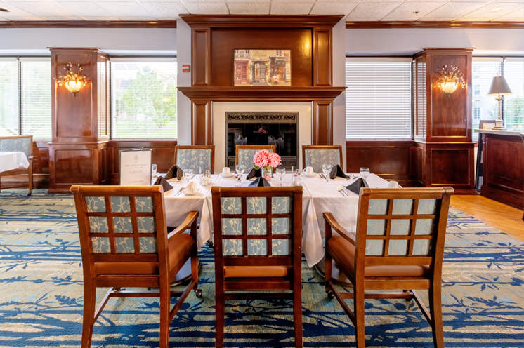 A dining area at The Fountains at Crystal Lake.